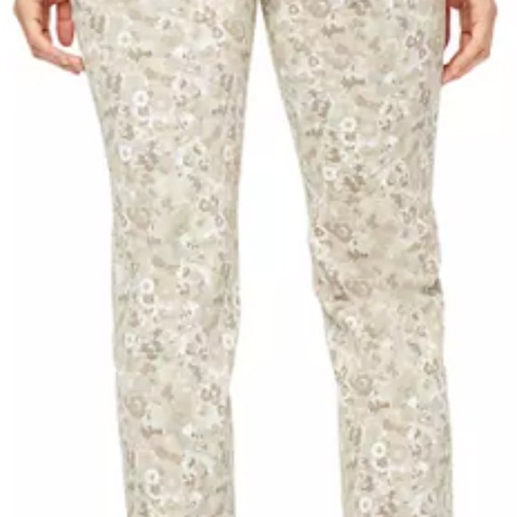 Gloria Vanderbilt Women's Modern Petal Short Pants - Picture 8 of 8